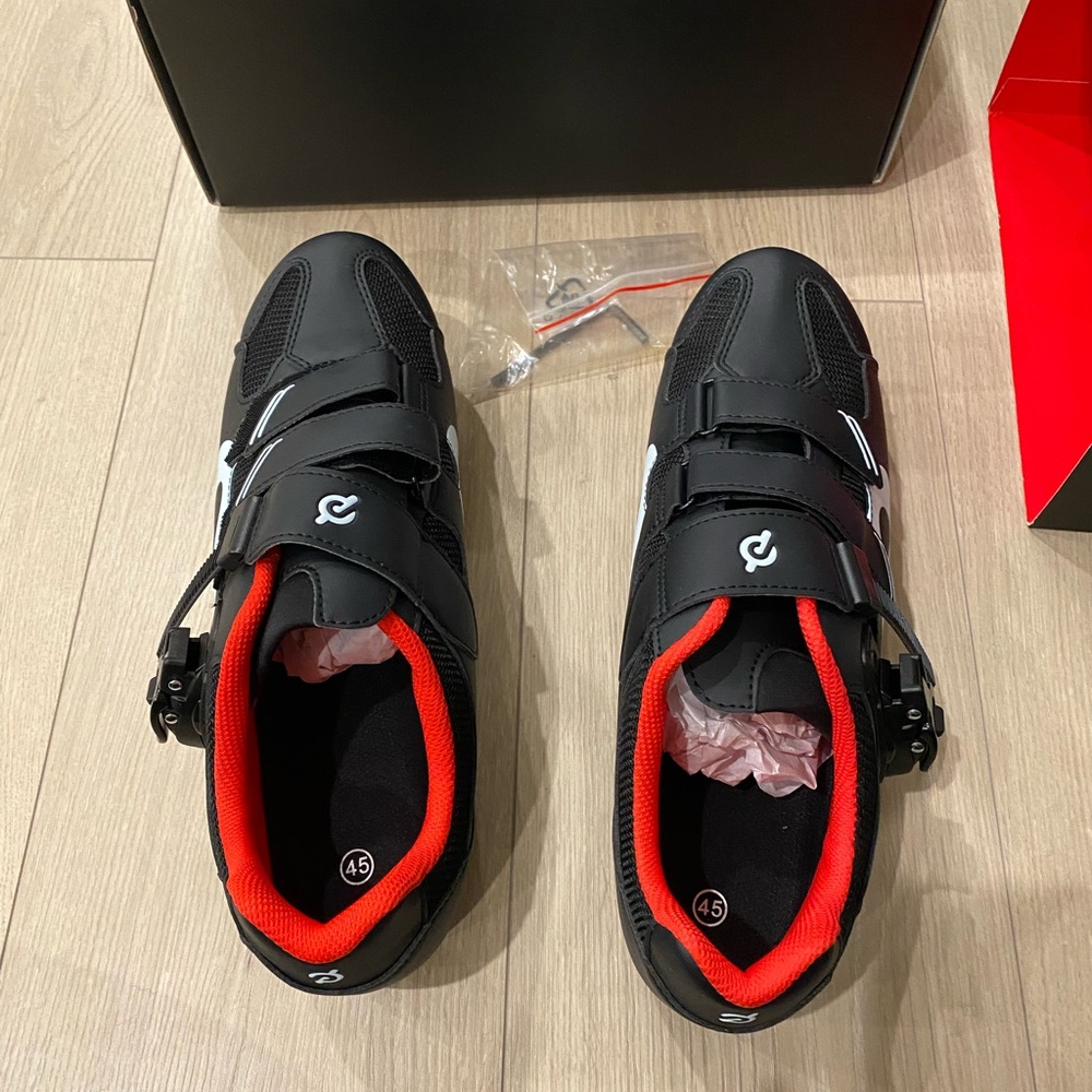 Men’s Peloton Cycling Shoes- LIKE NEW- size 11/45